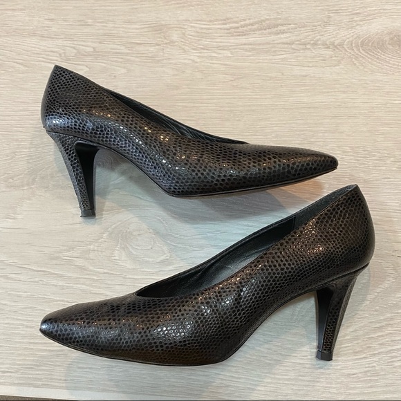 Stuart Weitzman Black Leather Snake Skin Embossed Pumps Heels Tapered Toe 8.5 - Picture 4 of 10